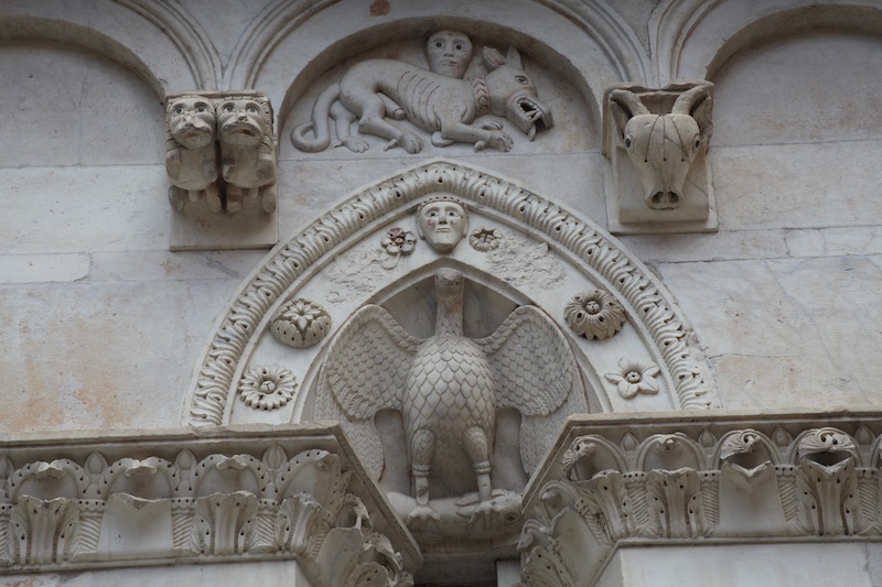 Some decorations on the facade of the Cathedral