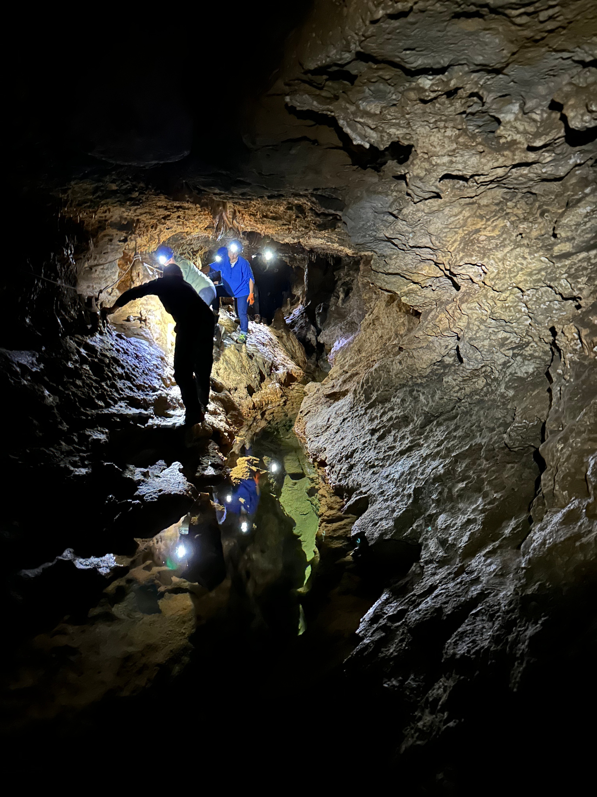 Guided tour of the Grotta degli Stretti