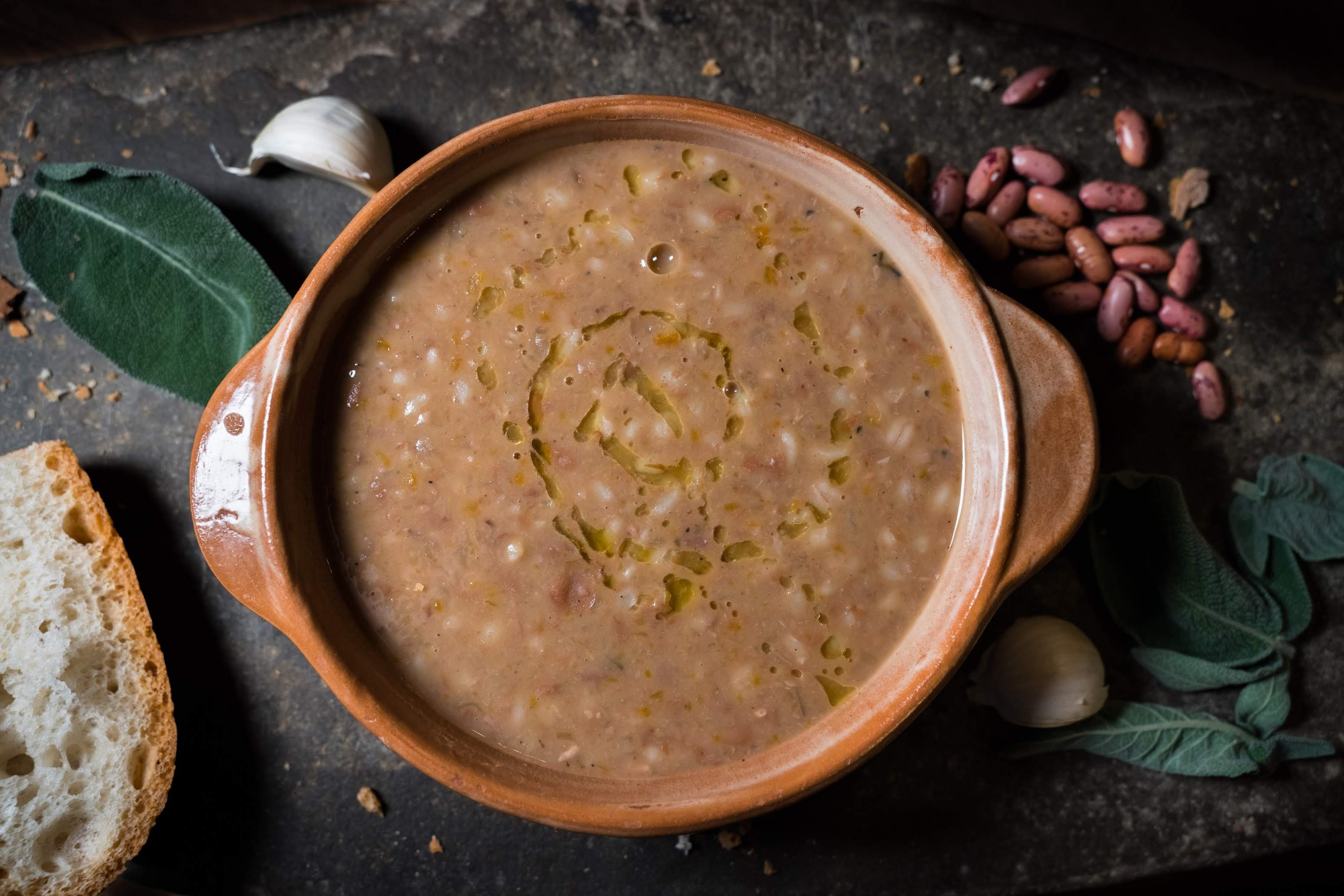 Spelt soup with red Sorana beans