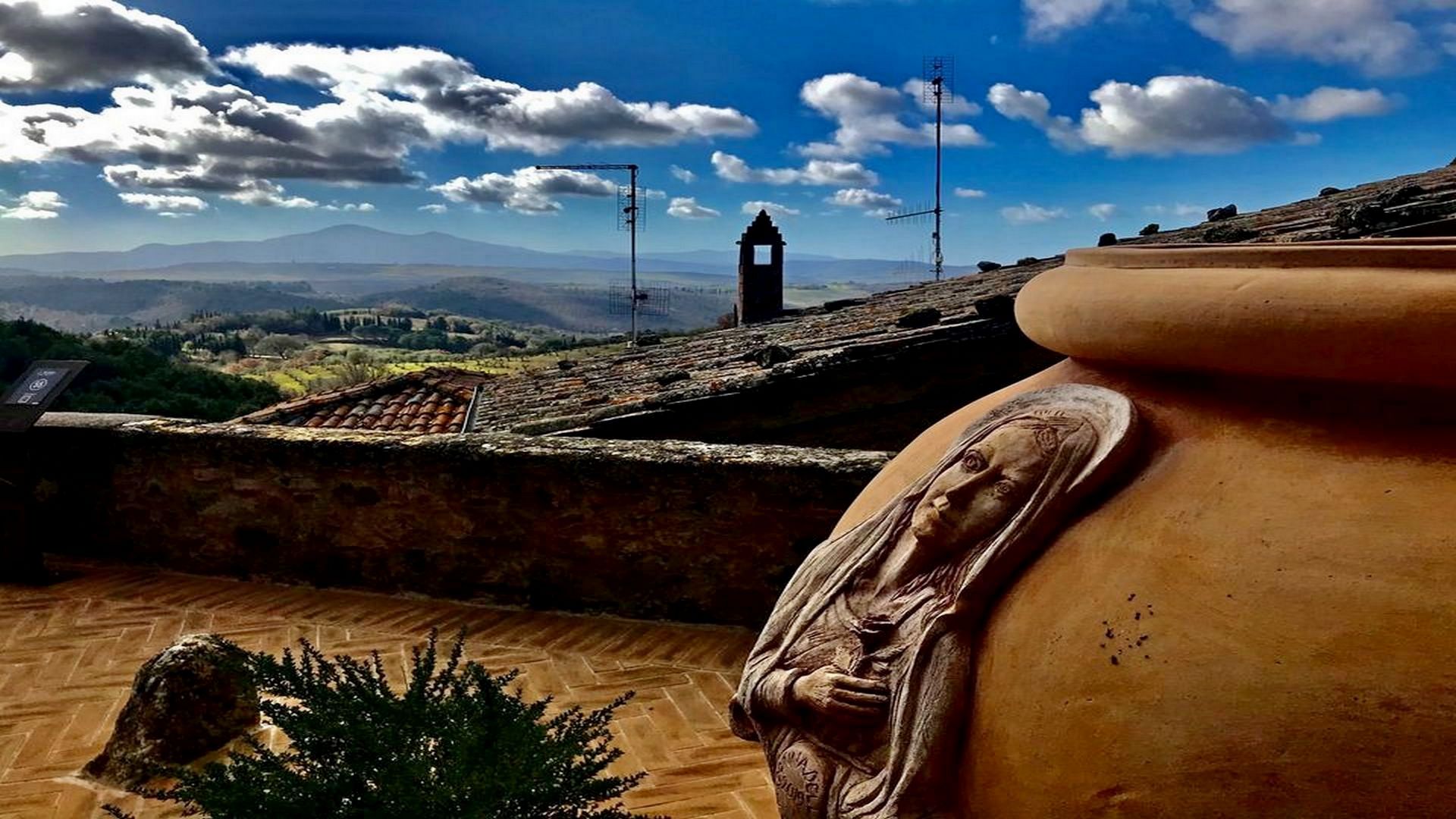 In the crete sea of val d'Orcia