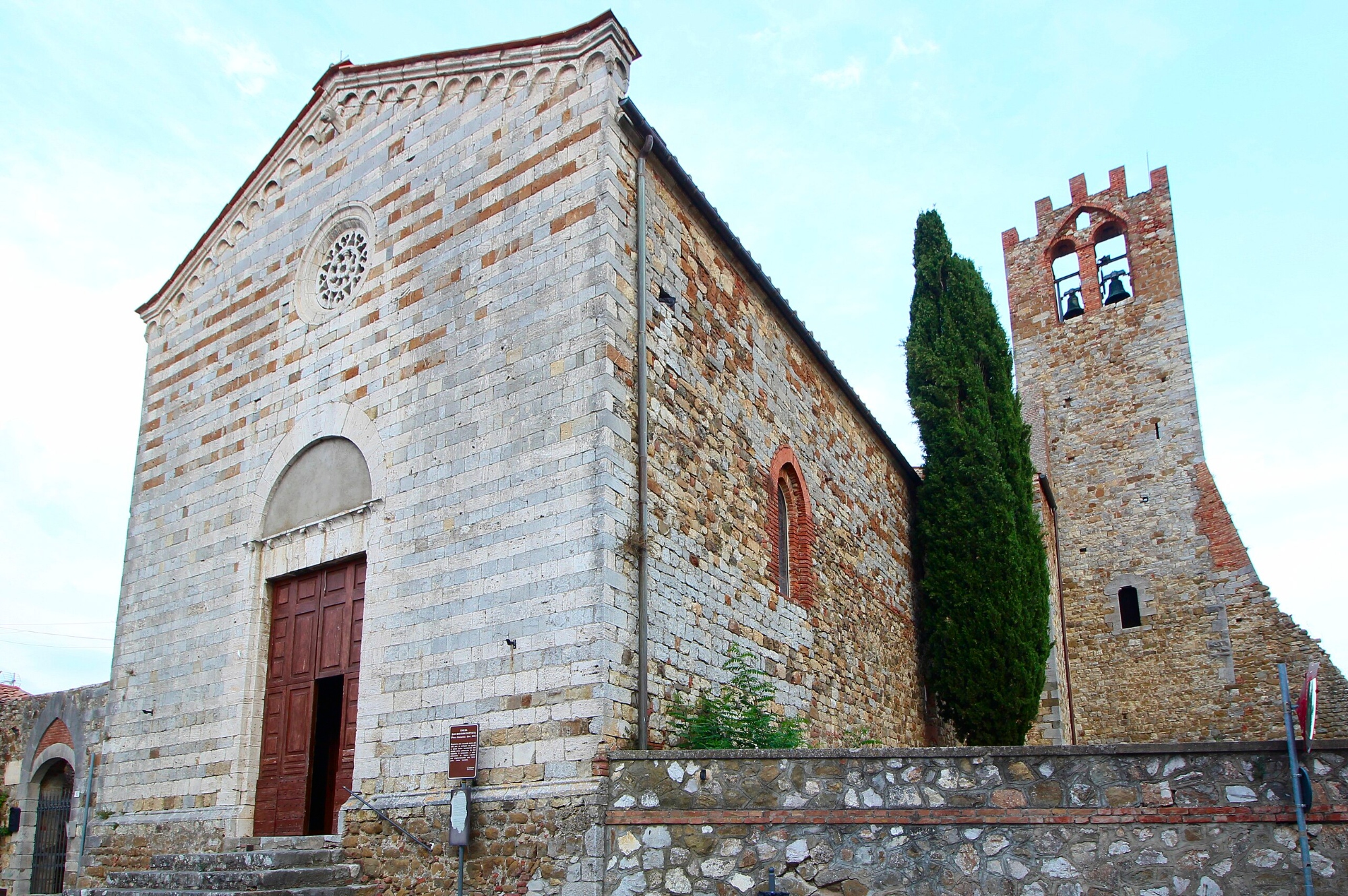 Una passeggiata di due ore a Campagnatico, borgo denso di storia