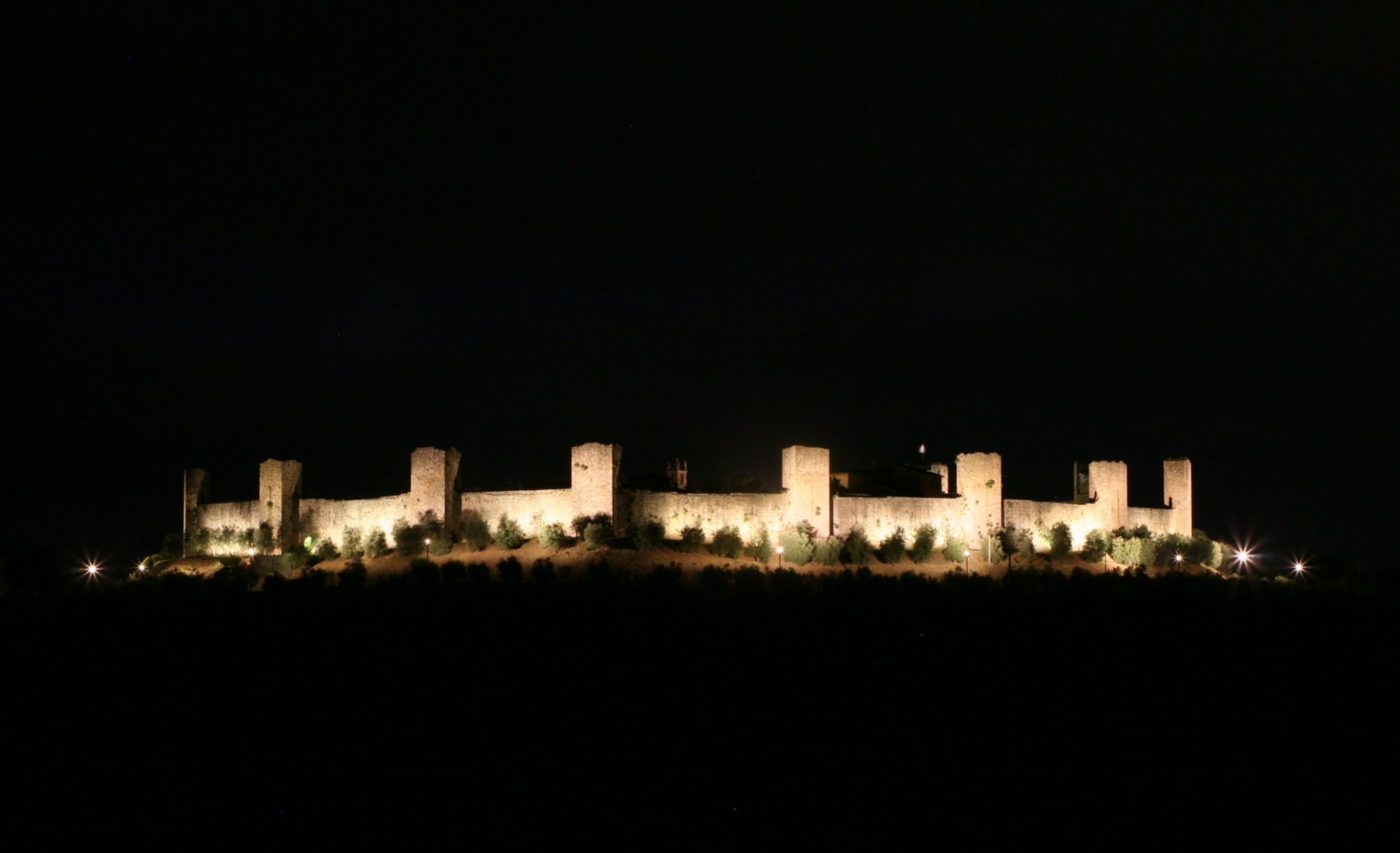 Il castello di Monteriggioni di notte