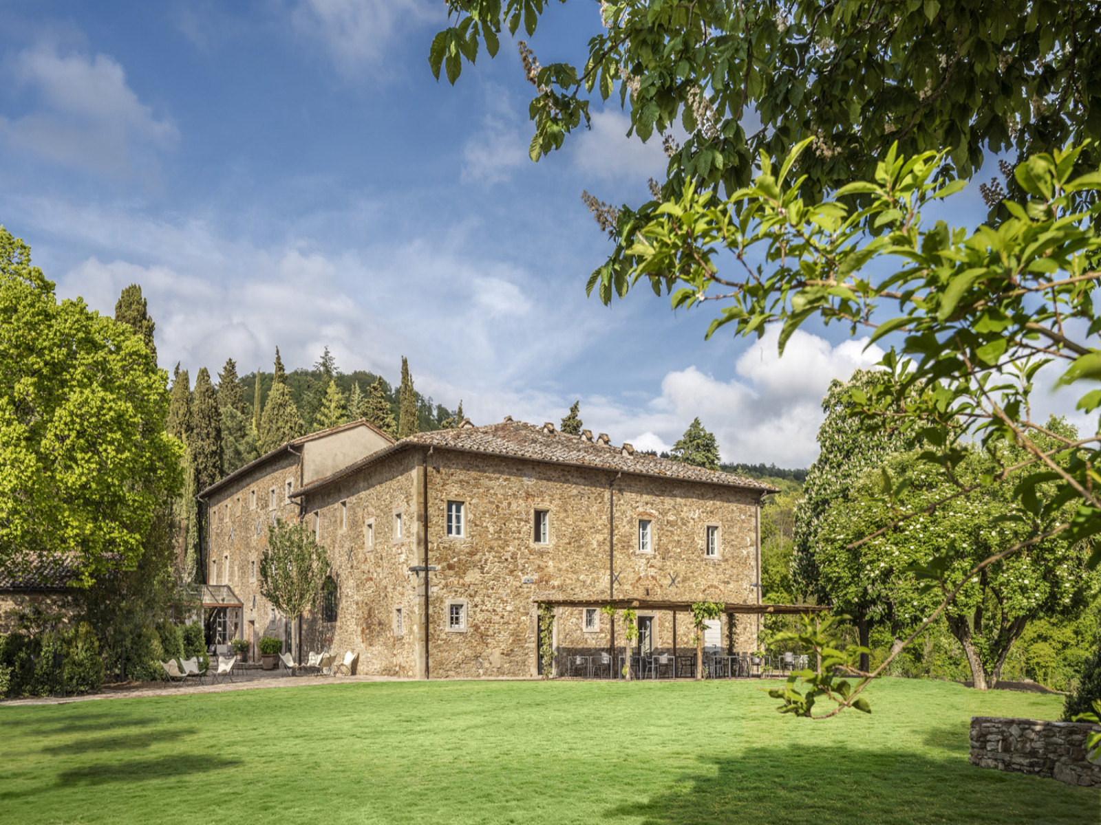 L'edificio di Badia di Pomaio; antico monastero risalente al XVII secolo