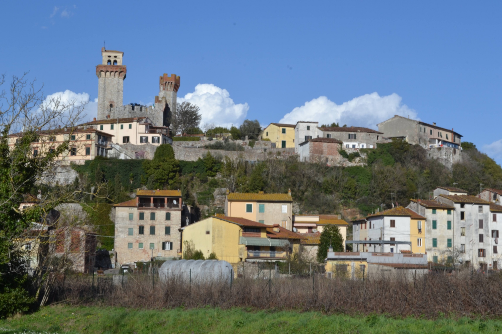 Trekking dal Castello di Nozzano alla Torre Segata nella campagna tra Lucca e Pisa