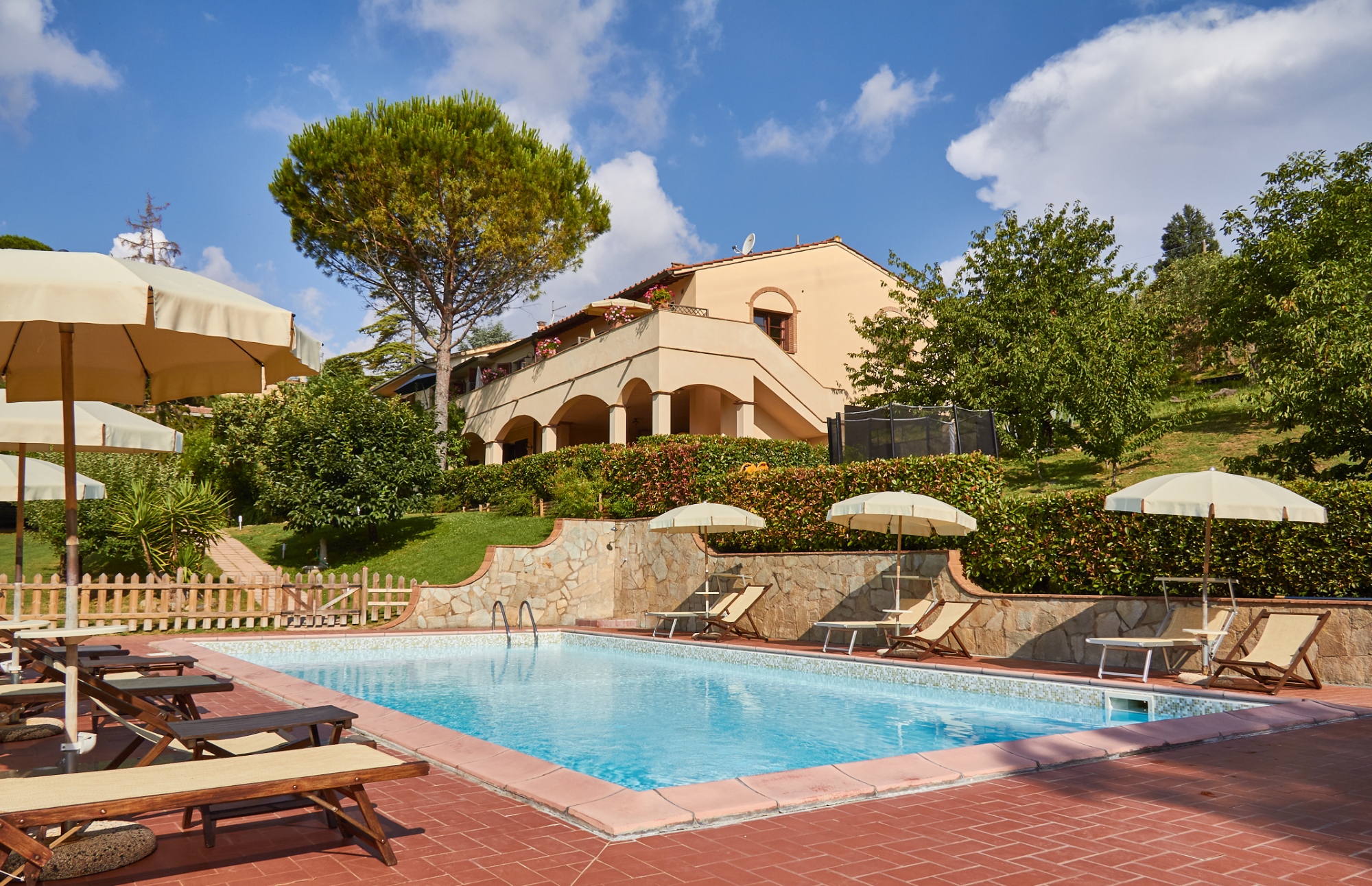 Appartamenti con piscina ideali per famiglie con bambini in vacanza in Toscana 
