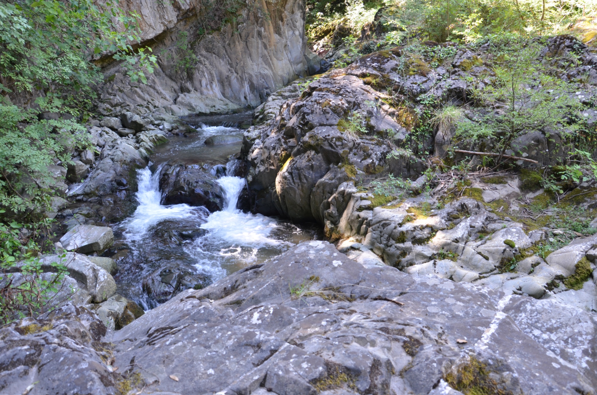 The streams on the ancient extinct volcano