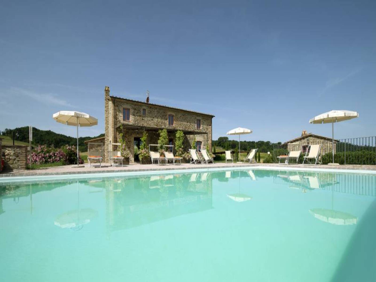 Summer holidays in Tuscany farmhouse with pool at Fattoria Ricrio