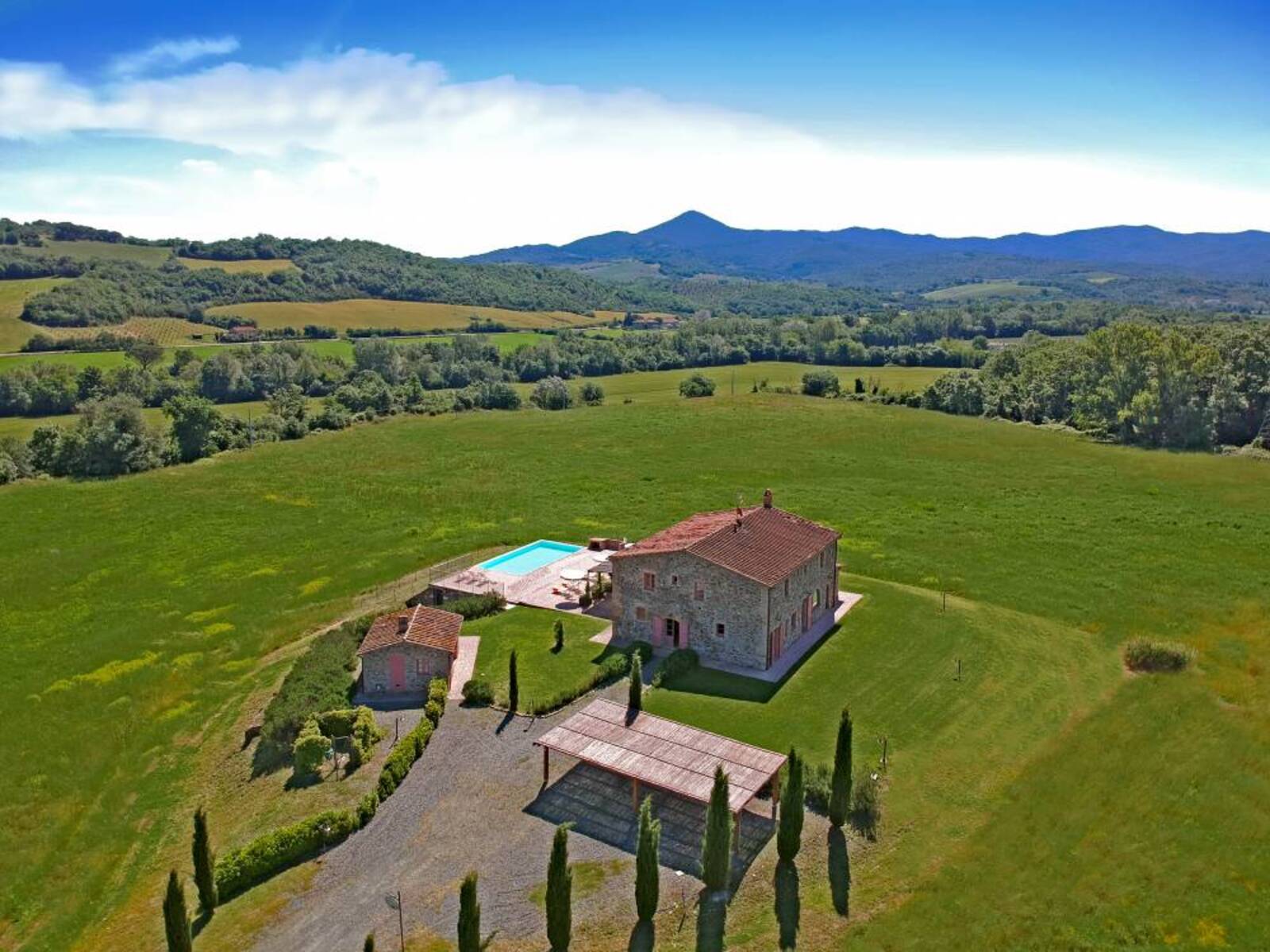 Summer holidays in Tuscany farmhouse with pool at Fattoria Ricrio