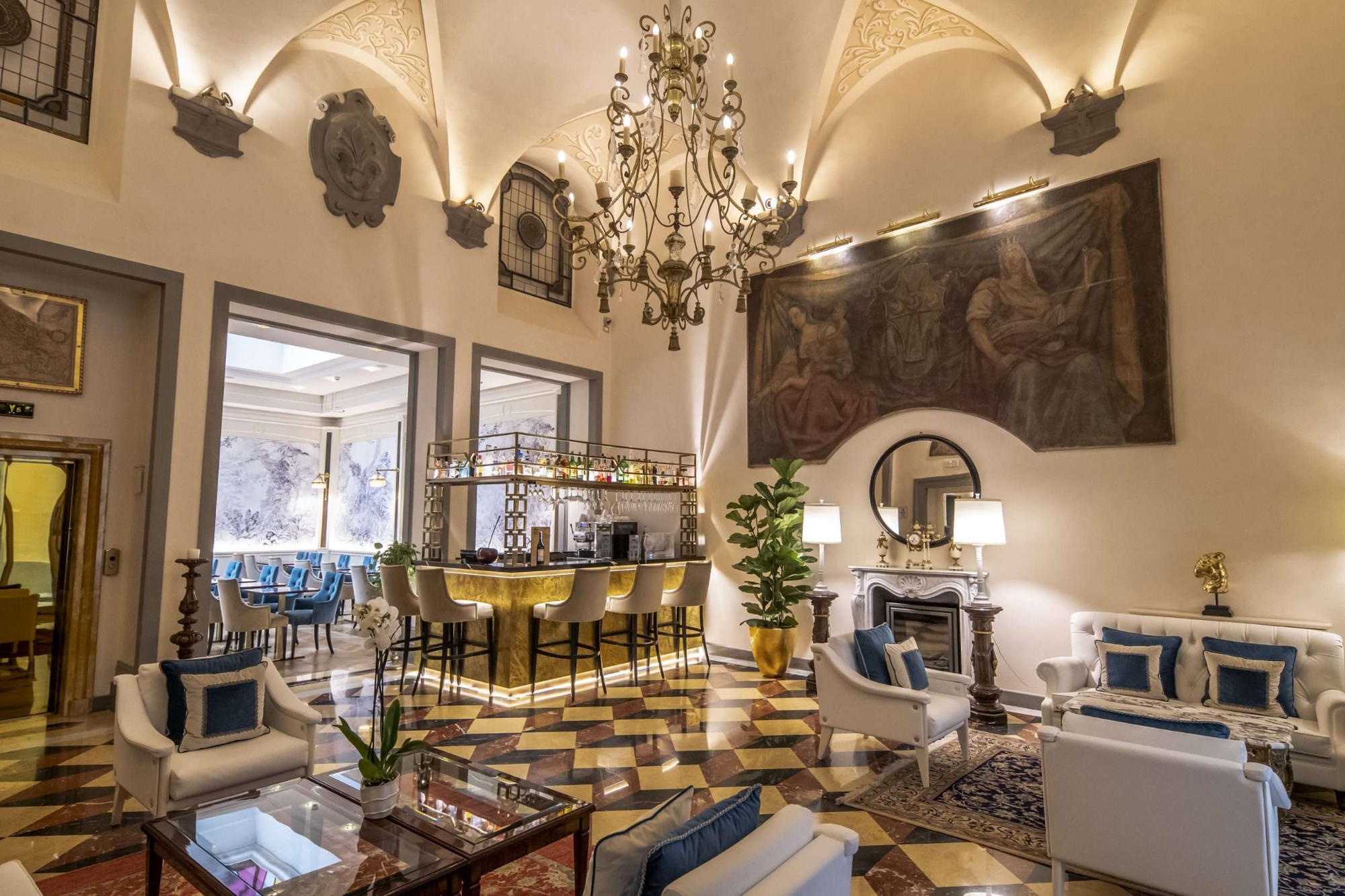 Il salone del Golden Tower Hotel a Firenze