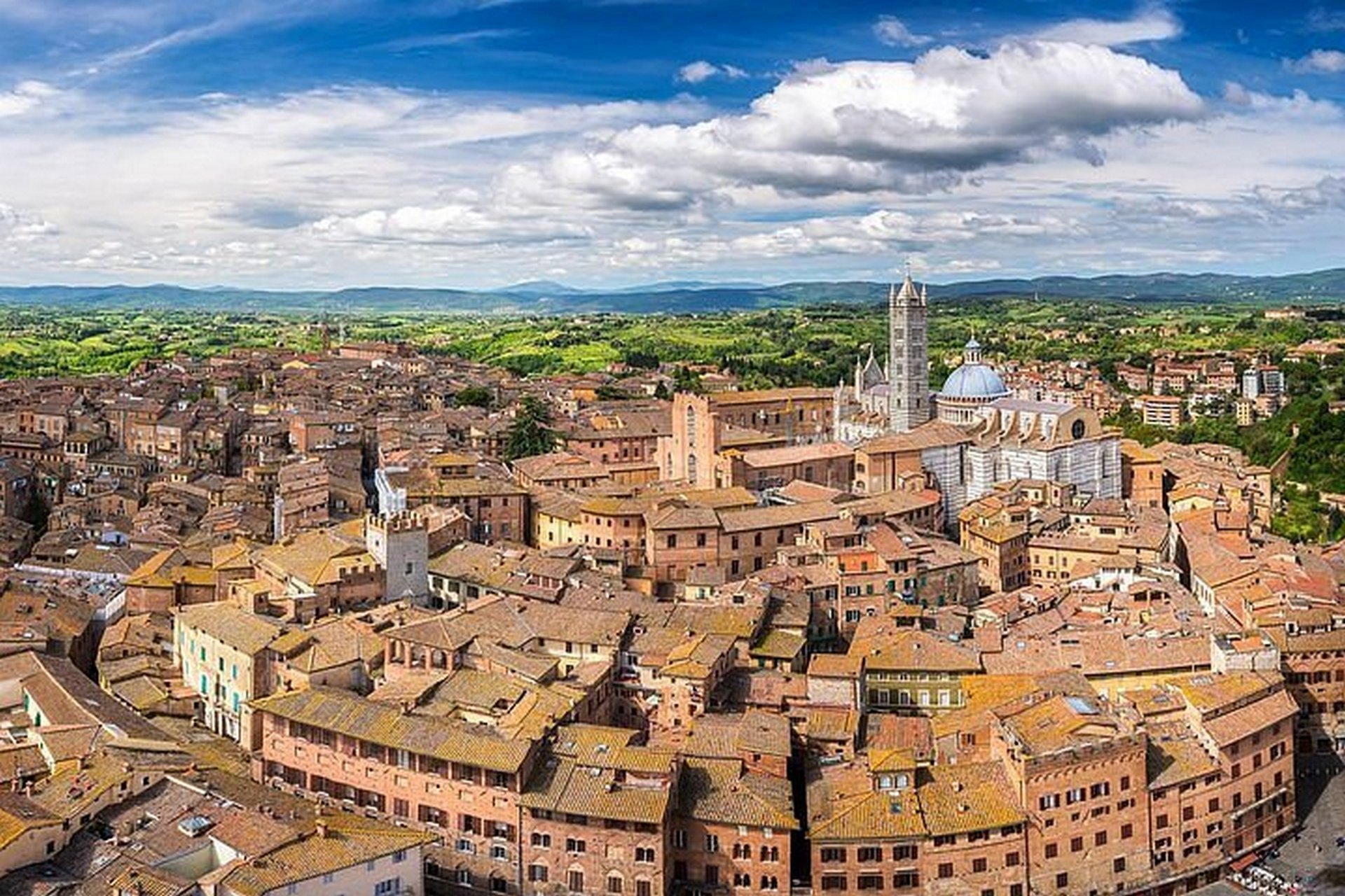 Un trekking urbano alla scoperta di Lucca