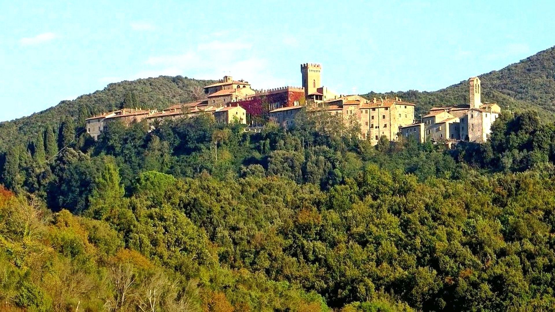 Querceto, panorami e montagne della Val di Cecina