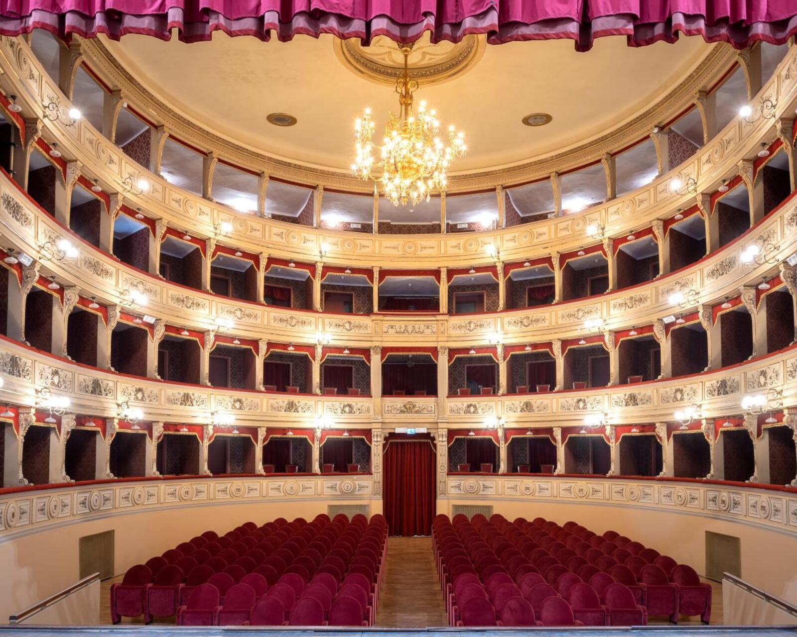 Interno Teatro Guglielmi