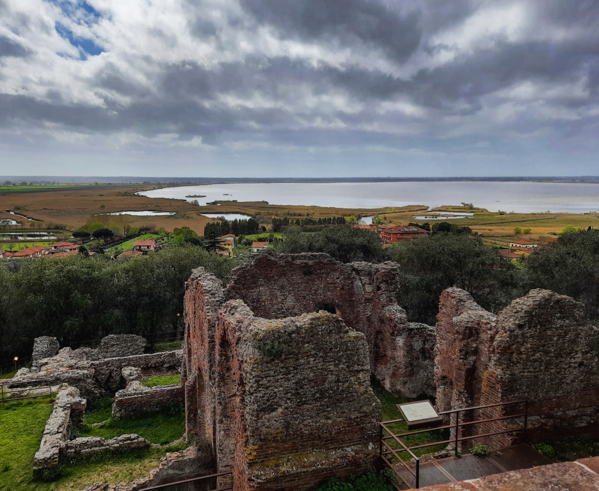 Trekking alla scoperta del Lago di Massaciuccoli con pranzo alla foresteria la Brilla