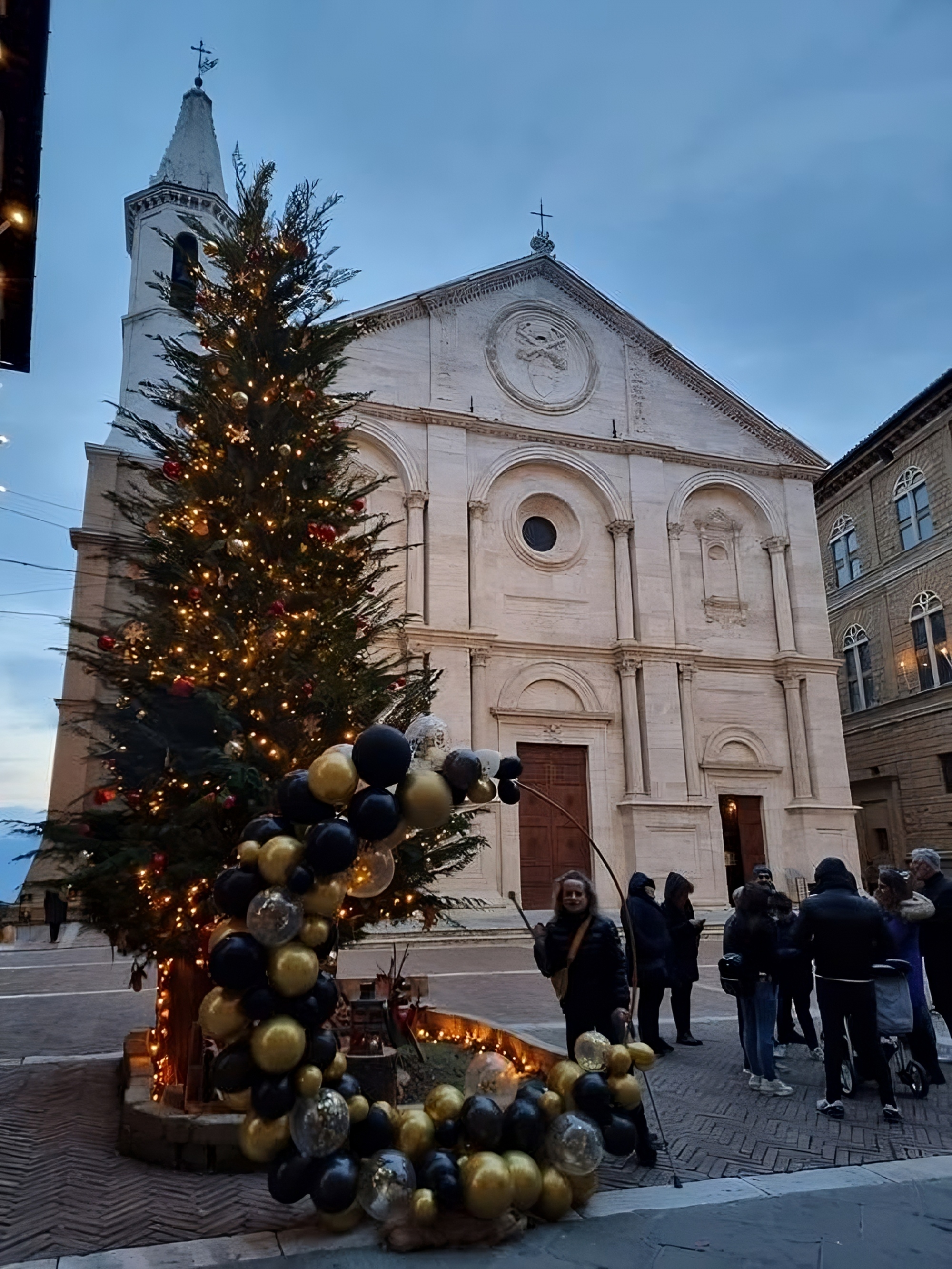 Alberto di Natale in piazza a Pienza