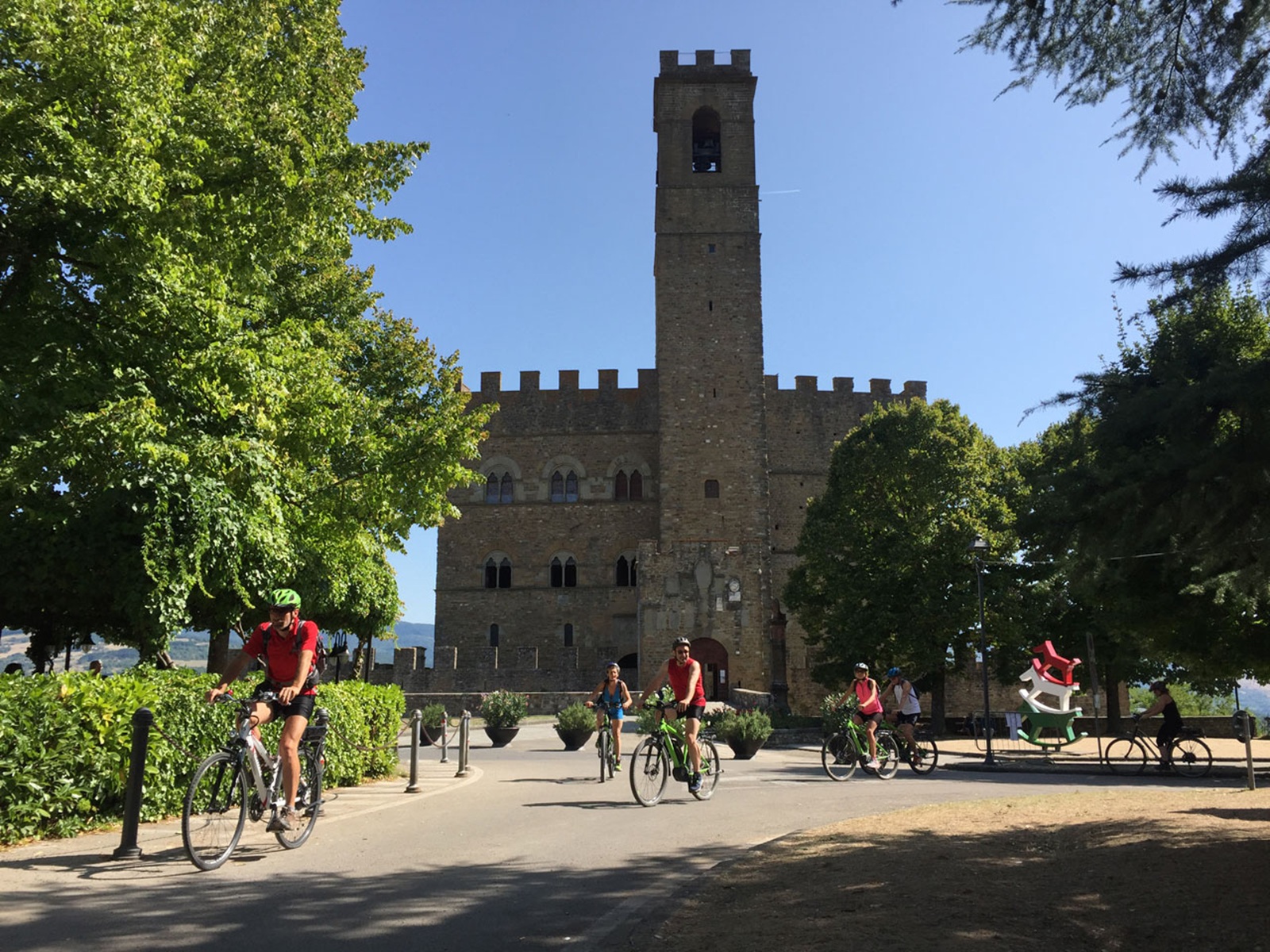 Esplora il Casentino in e-bike con una guida privata