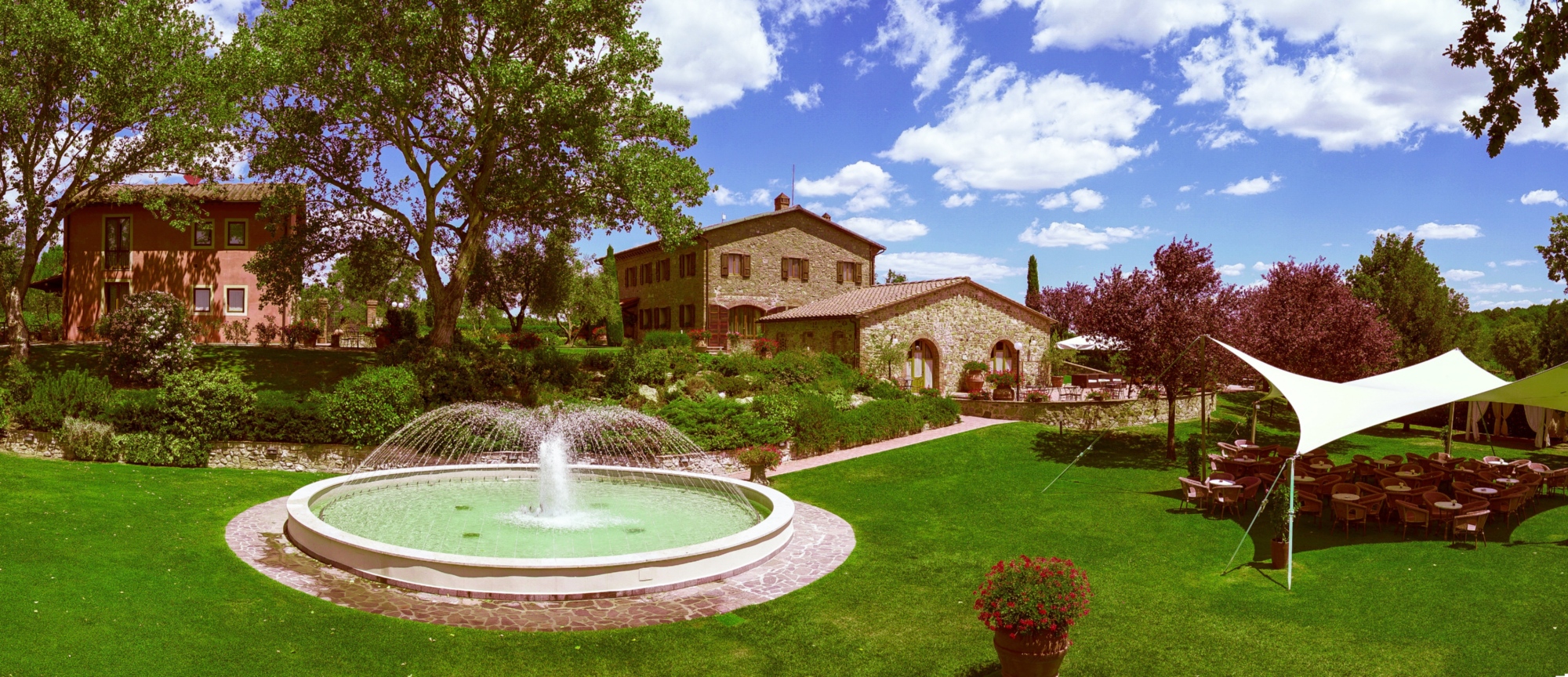 Panorama esterno della Tenuta Quadrifoglio a Gambassi Terme