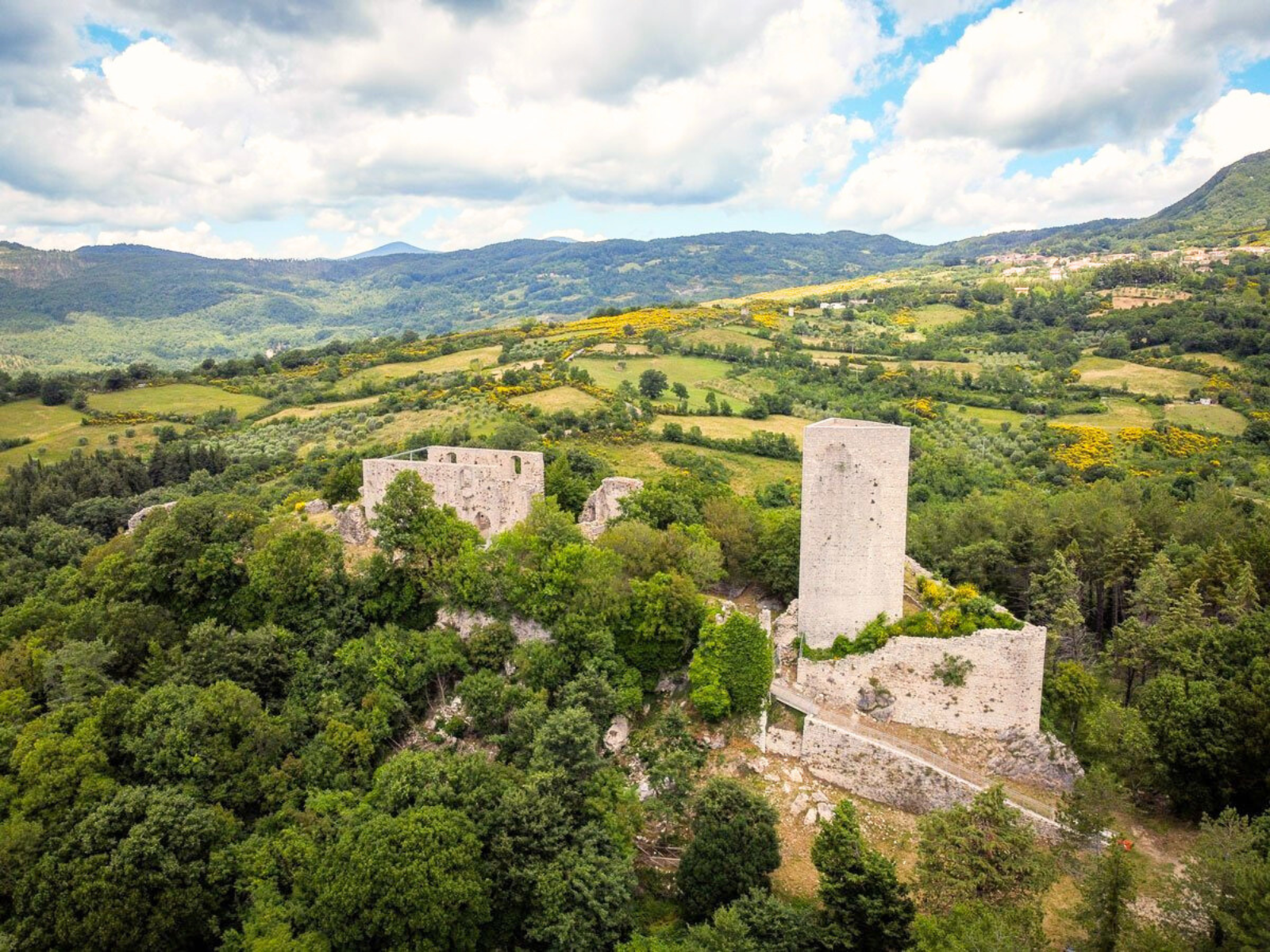 Trekking verso la Rocca Silvana e le miniere del Morone, ai piedi dell'Amiata