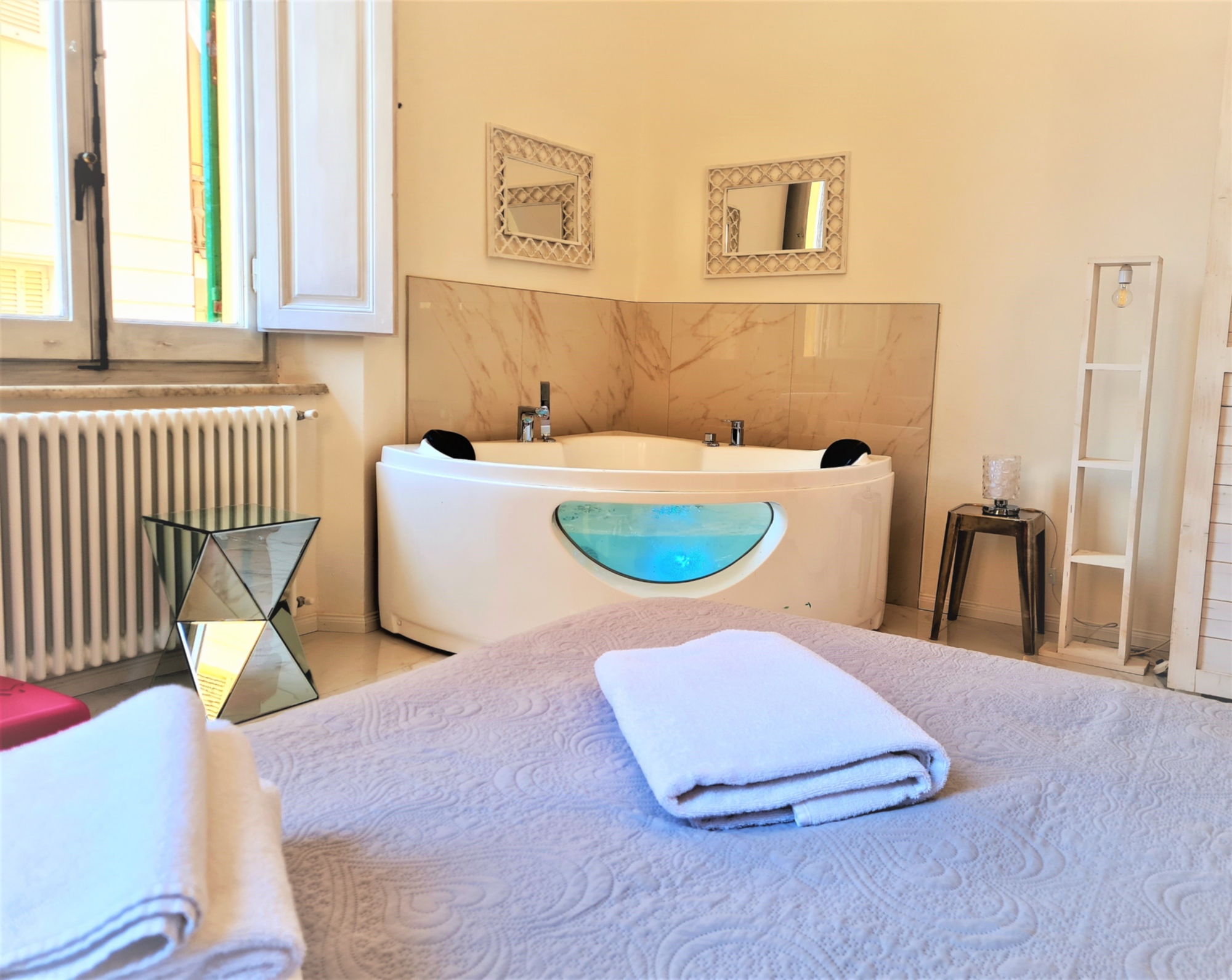 Suite with Jacuzzi at Affittacamere Allegra Viareggio