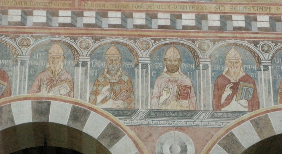 Retratos de los Pontífices en el interior de la basílica