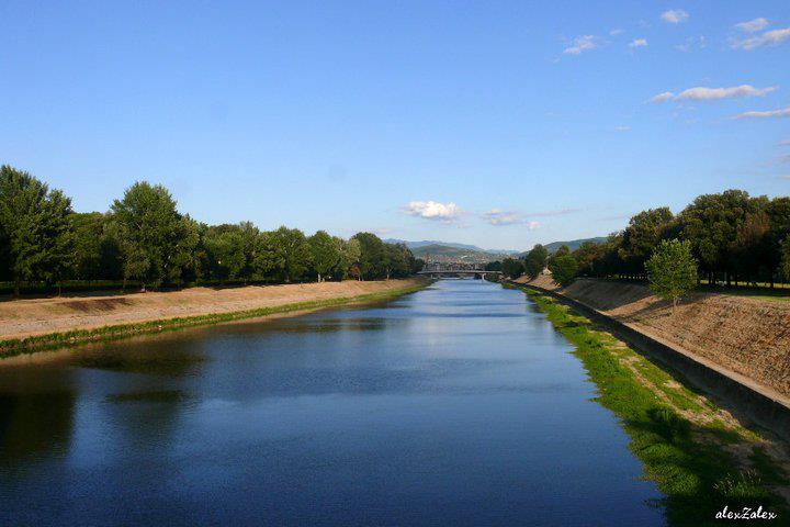 The Arno river and a glimpse of the Cascine park
