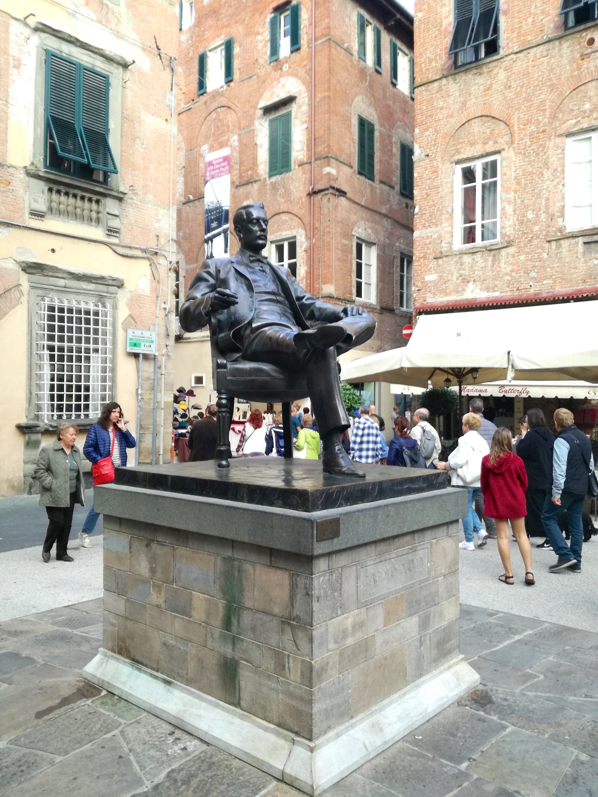 Piazza Cittadella et Maison-musée Puccini