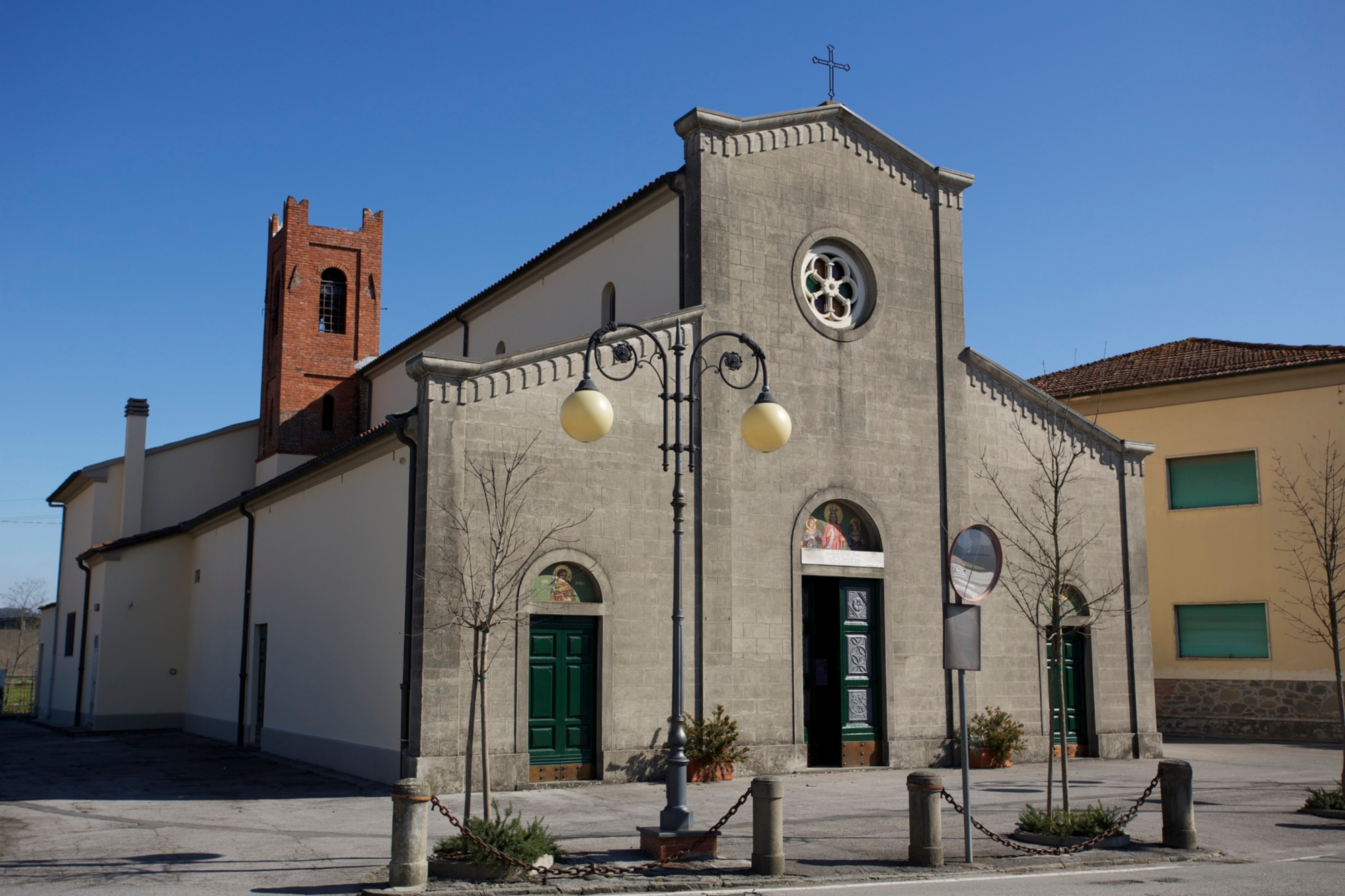 Iglesia Santa María en Porcari
