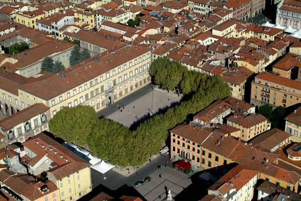 Die Piazza Napoleone aus der Luft gesehen