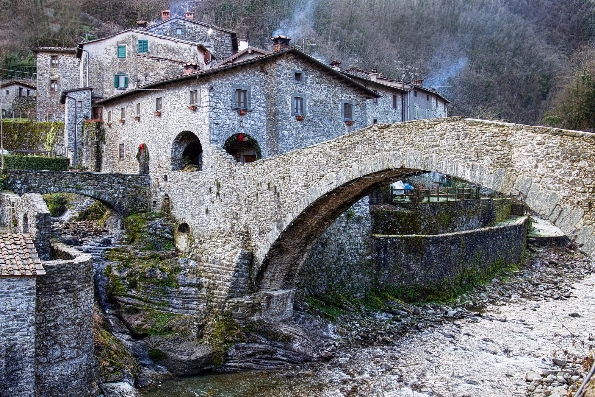 Ponte della Dogana, Fabbriche di Vallico