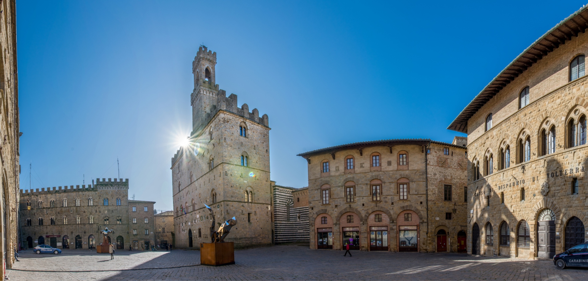 Vue de la Piazza dei Priori à Volterra avec le Palazzo dei Priori et le Palazzo Pretorio